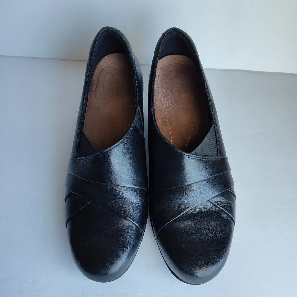 Ladies SZ 7M Clarks Navy Rosalyn Adele Leather Pump